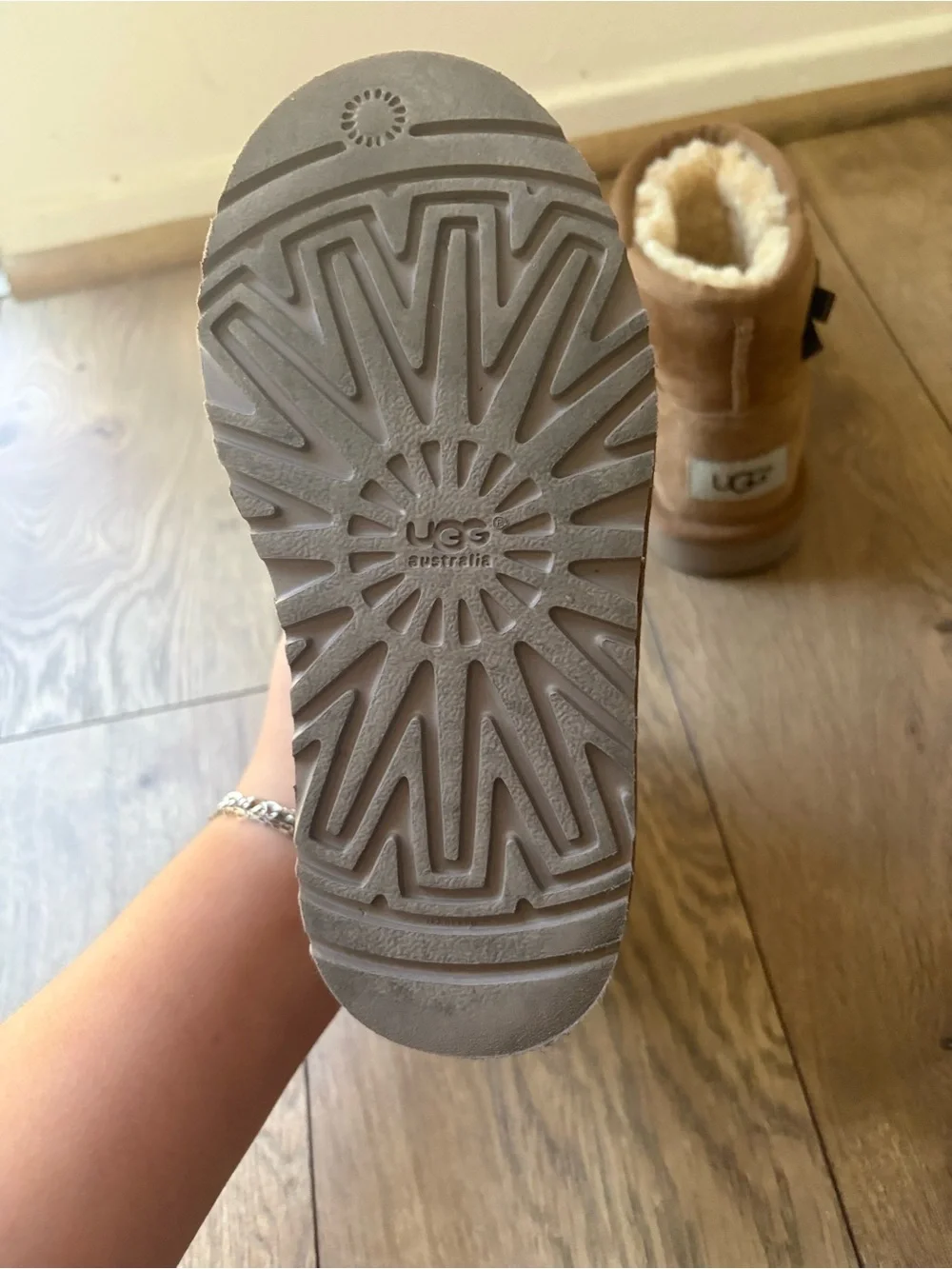 Kids UGG Chestnut Short Shearling Boot - Tan Suede